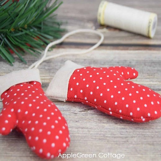 Free Christmas Mitten Ornaments Pattern!