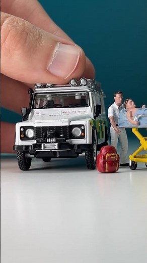 1:64 scale figures “American Diorama” & Defender “MiniGT” by “Mijo Exclusives”