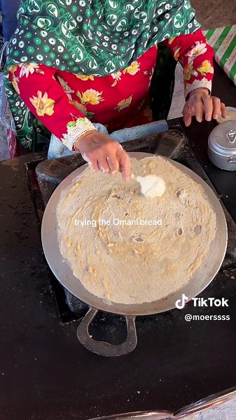 Exploring Omani Bread in Middle Eastern Cuisine