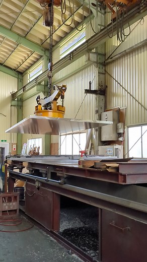 アルミ合金板の搬送と切断プロセス