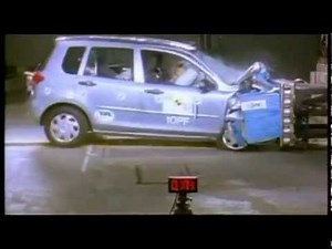Crash test Mazda 2 2004