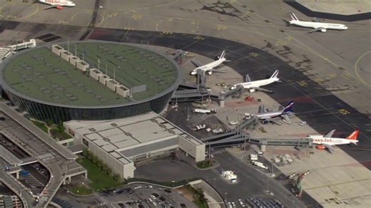 French authorities investigate close call at airport