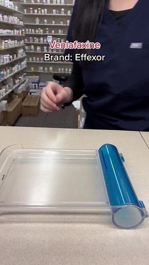 Understanding Venlafaxine: Mechanism, Side Effects, and Conversion to Desvenlafaxine