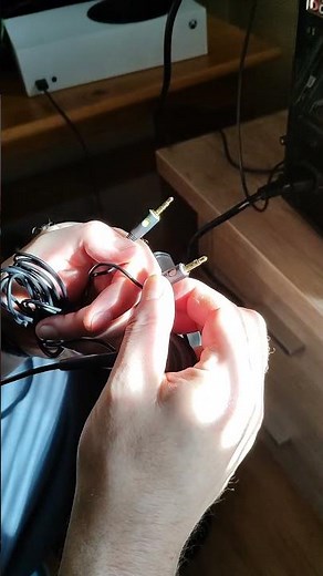 How to connect your wired headset/mic to your pc