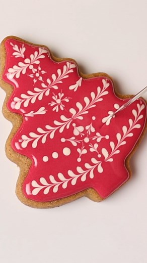I decorated these Christmas cookies using the wet-on-wet royal icing technique. Watch the full tutorial and get my gingerbread cookie recipe and royal icing recipe in the Cookie Art Club! Supplies: Chilled sheet of cookie dough (I used my gingerbread cookie recipe - available in the Cookie Art Club!) Ann Clark Cookie Cutters Small Plaque and Long Fancy Plaque cookie cutters, Tree cookie cutter Royal icing (my recipe is in the Cookie Art Club) TheSugarArt.com natural food coloring in Ruby, Ivory,