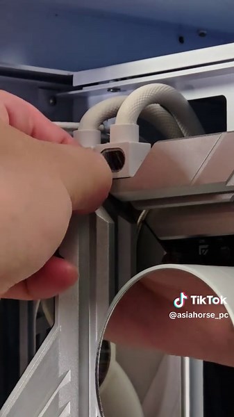 Enhance Your Gaming PC with Hydrus 8-Pin CPU Cable