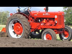 IH McCormick Farmall B-450 in the field ploughing w/ 2-Furrow Plough | Pure Nostalgia