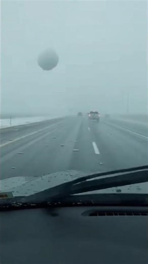 “Terrifying Texas Ice Storm Caught on Dashcam | 30KG Ice Balls Falling From the Sky!”