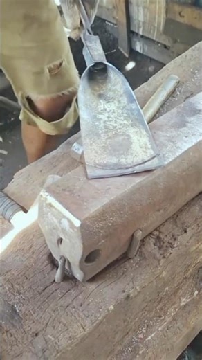 Hand-Forged Shovel Making by Blacksmith 🌐 #handmade #craft #skills #shorts