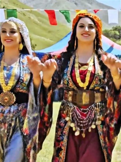 Renkli bayraklar ve çadırlarla dolu bir vadide Halay grubumuzun muhteşem gösterisi #halay 2