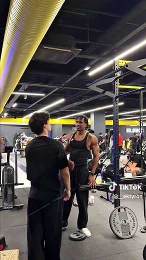 Développez votre dos avec des tractions pour débutants
