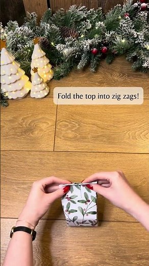 You have to try this mini fold!🎄🎁#christmas #wrapping #gift #present #giftwrapped #trending #new