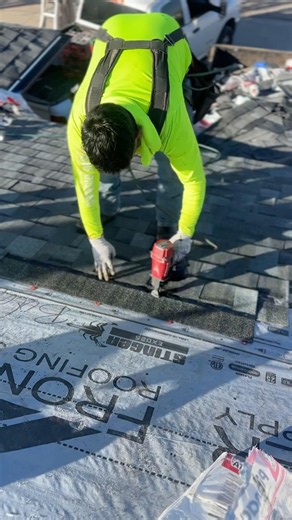 Watch this roofer install shingles at an impressive pace! 💪 #roofing #construction