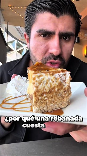 Una rebanada de pay en $200 por… ¿Porque Cheesecake factory es tan caro? Fui a probar varias rebanadas de ese restaurante y no entiendo porque todo está carísimo. Las rebanadas hay de mucha variedad, pedí de mango, oreo y salted caramel. La de mango es puro Mousse, el de oreo si estaba cremoso, sólido, suave, muy rico el queso. Y el salted caramel, es bueno, pero no vale el precio #food #foodie #chessecakefactory #dessert #cdmx