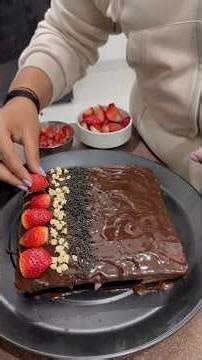 Apne Bhai ka Birthday hai🤭🎂#delhiist #ytshorts #cake #birthday #celebration #strawberrycake #bake