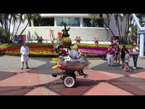 Rare Muppet Sightings at Epcot: Bunsen Honeydew and Beaker