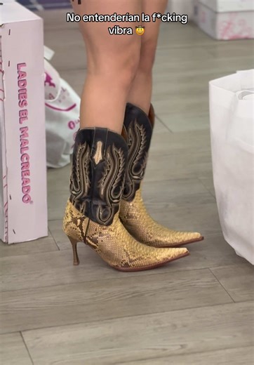 Jajaja quien quiere unas iguales #fyp #norteñas #paraty #botasvaqueras #paratiiiiiiiiiiiiiiiiiiiiiiiiiiiiiii #laplebeboots #🇲🇽 #mexico #humor #rancho