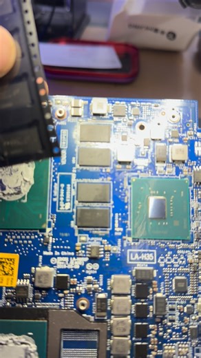 Joe Ham on Instagram: "Alienware Gaming laptop wouldn’t fully boot. It would only boot up to the blue screen to repair OS. The problem was the onboard Ram. There is no way in telling which one was the issue. So I replaced all 4 of the top ones. There were 4 more on the other side of the motherboard which was not needed to replaced. After replacing the top four ram the laptop booted normally into windows. To verify that all the ram is good, I used MemTest to test the ram by creating a bootable US