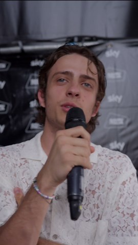 Sangiovanni a Radio Italia Live: «Alla fine del mondo una ragazza che ispiri la mia musica»