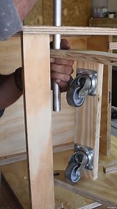 Building a Workbench With Retractable Wheels #Workbench #workbenchdesign #buildingaworkbench #workshops | Woodwork Junkie