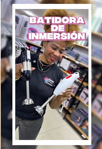 Llegó la que te resuelve en la #cocina! 🧑‍🍳✨ Ya tienes disponible la #batidoradeInmersión en #Todoseller. Prepara cremas, #batidos y #salsas en un dos por tres. ¡Práctica, potente y necesaria! 🌪️💜 💎 ¡Llévala hoy mismo! • 🥳 Tasa BCV al detal. • 📍 En todas nuestras sedes: Chacaíto, La Candelaria, Teatros y Parque Carabobo. • 🌐 Pídela online: todosellerccs.com 🚀 ¿QUIERES EL PRECIO? Comenta BATIDORA 👇 y te envío toda la info al DM. ¡No te quedes sin la tuya! 🏃‍♂️💨 📦 Envíos a toda Venezu