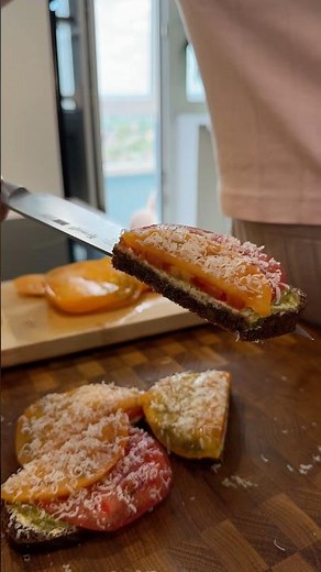Tomato Pesto Bruschetta