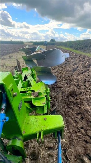Ford 4000 ploughing #ford #ploughingvideos #agriculture #country