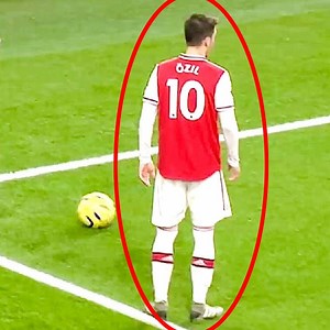 4M views · 10K reactions | The most creative & smart plays in football. Featuring Lionel Messi, Cristiano Ronaldo, Kevin De Bruyne, Mesut Özil, Neymar Jr, Zlatan Ibrahimovic, Roberto Firmino, Joao Moutinho and many more. | GEMI Sports | Facebook