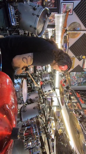 TVMaldita Presents: Pata Pata “Playing for a Change” version! @playing4change . Pata Pata is the new Collab, coming soon!!! Featuring: @hannapaulino - vocals @vanessalockhart - vocals @carlaantonio - vocals & acoustic guitar @juninhocarelli - keyboards & vocals @rodrigocampos.portaldocajon - percussion @gilsonnaspolini - percussion @dodomaximo - bass @weldnerguitar - guitar @biocreamble - mix and master @aquilespriester - drums . #patapata #playingforachange #collab #tvmaldita | Aquiles Priester