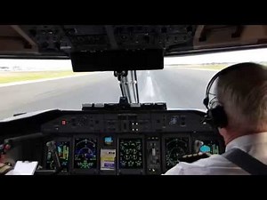 On the Flight Deck Bombardier Dash 8 Q400 (1) ..... (ツ)