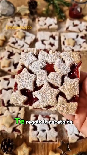 Endulzaelmundo on Instagram: "🌰🍓 Barras Navideñas Linzer Inspiradas en la clásica tarta Linzer austriaca, estas barras combinan una base de masa de almendra con un relleno de mermelada de frambuesa. Son fáciles de hacer y perfectas para Navidad. Ingredientes Masa de almendra 150 g de manteca a temperatura ambiente 100 g de azúcar 1 huevo 1 cucharadita de esencia de vainilla 200 g de harina 50 g de almendras molidas Relleno 150 g de mermelada de frambuesa (o de frutos rojos de tu 