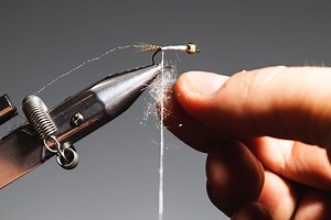 How to Dub a Fly (Step-By-Step With Video) - Into Fly Fishing