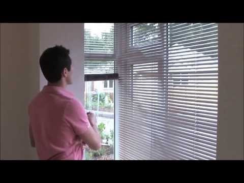 FITTING VENETIAN BLINDS IN A BAY WINDOW - YouTube