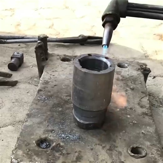 130K views · 1.8K reactions | The Impact Socket Was Lost Then How The Mechanics Prepared an Emergency Socket To Open The Tyre | Luciano Franklin | Facebook