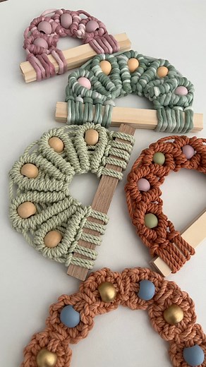 36K views · 436 reactions | Ever tried the square dowel trick? It's a game-changer! While dowels usually sit atop your creations, using it as a base for a mini is pure magic. Its an easy and clever way to craft standing macrame pieces for your home decor with minimal fuss ✨ | Mary Maker Studio | Facebook