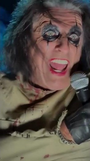 See my lonely life unfold...