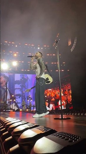 A little sweetness in Little Rock 🍭 #OnTour #Maroon5 #concert #livemusic