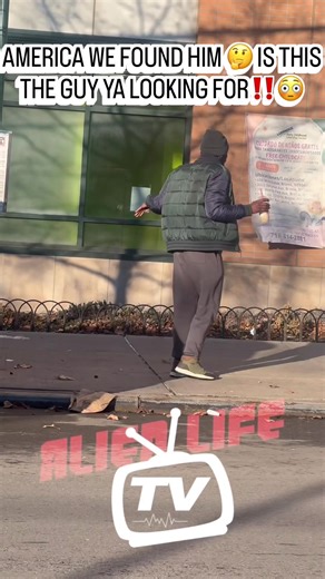 AMERICA WE FOUND HIM 🤔 IS THIS THE GUY YA LOOKING FOR‼️😳👀 “Wonder what song he was hearing”🎵THE TWILIGHT ZONE!!!😵‍💫 : #foryoupage #jet2holidays #newyork