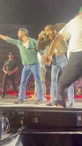 #TwistersMovie stars Glen Powell, Daisy Edgar-Jones and Anthony Ramos joined Luke Combs during his MetLife show to shotgun beers and celebrate release day for the movie and soundtrack! 🍻🌪️🎉 Twisters Movie | Extra