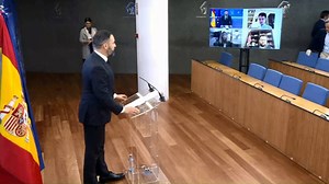 850K views · 10K reactions |  Comparto con vosotros mi rueda de prensa donde he analizado las medidas anunciadas ayer por Pedro Sánchez: "Nosotros queremos la normalidad de que cada español reciba su nómina y la normalidad de que España sea una nación de ciudadanos libres e iguales que no tengan que vivir del Estado y de la migajas del vicepresidente Pablo Iglesias". | Santiago Abascal | Facebook