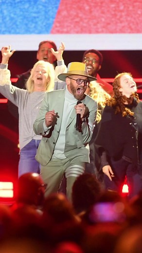 TobyMac Performs 'The Goodness' with Blessing Offor at Dove Awards