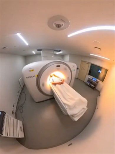 MRI machine makes a homeless into a fashion model #mri #ctscan #caughtoncamera