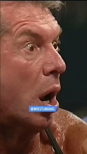 Sable flashes for Hulk Hogan #wwe