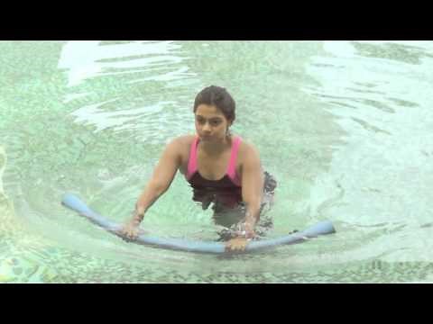 3 min Aqua Tutorial - Learn aqua aerobics exercises online to strengthen your core.