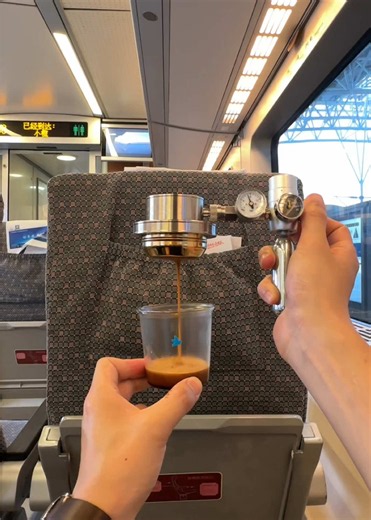 Espresso Coffee: Quick Guide to Espresso Machines & Makers