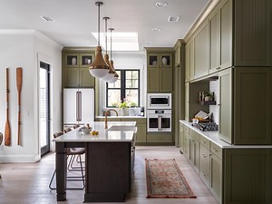 997K views · 4.6K reactions | Want to add timeless cottage style to your kitchen design? Three words: Brushed brass finishes. ⭐️ Get more kitchen design inspo from HGTV Smart Home 2022 >> https://hg.tv/3ED79z4 | HGTV | Facebook