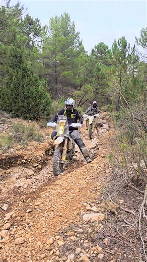 Feel confident, safe and enjoy every turn offroad! 要感到很有自信，安全及享受每一個土路的彎道！ ADV不見得很硬。不是要故意找麻煩。但要用頭腦騎車。為了可能遇到的挑戰做準備。 我們很懂ADV的挑戰👌 所以歡迎大家11月份參加MSF ADV CAMP來加強個人越野技術💪 歡迎加入真正ADV世界👍👍👍 現在還有下個月ADV訓練的優惠價格👍👍👍 ✅想要體驗及多學習真正ADV的氣氛與技巧，只能選MSF的100％ ADV訓練💪💪💪 歡迎體驗德國訓練系統🇩🇪 德國教練 - 德國培訓系統🇩🇪 🟢ADV CAMP 11/15 (六) ADV Level 1訓練 11/16 (日) ADV Level 2訓練 訓練費用: 7000元/一位/一天 訓練地點：MSF越野中心 (台中) 🟢10/25前報名兩天的訓練就打8.5折 🟢10/27前報名Level 1或Level 2就有優惠價格，6500元/一場 🟢MSF越野中心，台灣唯一專門設計的ADV訓練場地 所有的訓練就會用中文，英文與德文👌 歡迎大家體驗德國培訓系統！