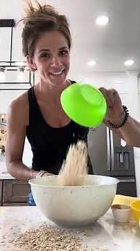 The BEST Apple Crisp Recipe 🍏🍁 | Easy & Delicious Fall Dessert