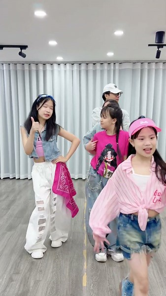 Min: Hello Girl! 😂 | Follow Me | 67 Dance Trend #trending #viral