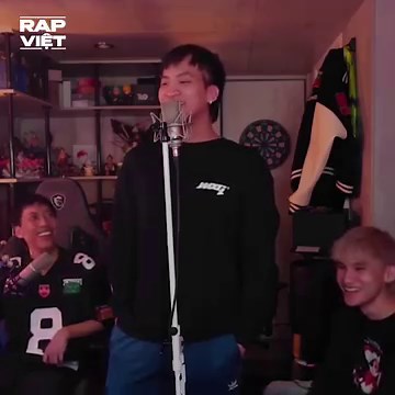 Rapper Nhism lái tune cực mượt, càng nghe càng thấm =)) Cre: QNT | ZLAB Rap Việt